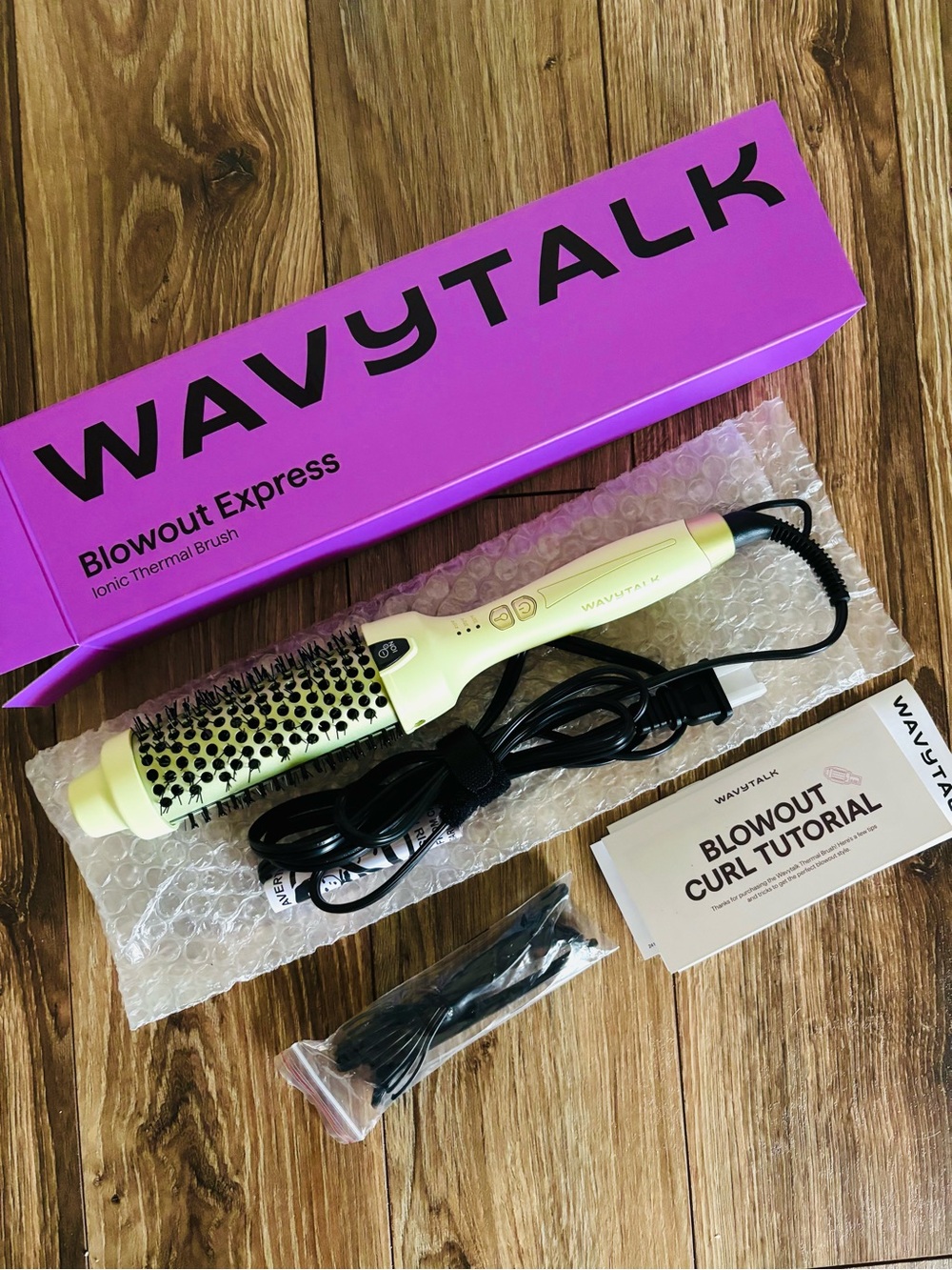 WavyTalk Green Ionic Hot Air Brush - Volumizing Styling Tool - Picture 2 of 4